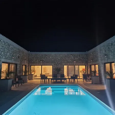 Aurelia Privat Pool Villa Kolímbia